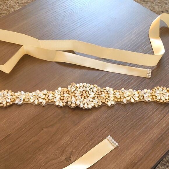 Elegant Rose Gold Elaborate Rhinestone Floral Thin Sash Belt - Picture 4 of 9